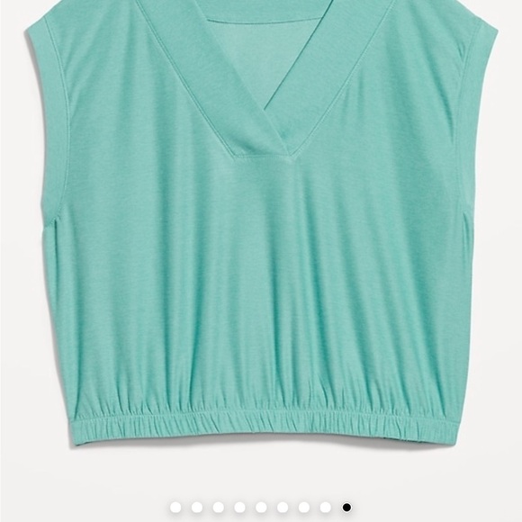 Old Navy Tops - NWOT Old Navy Active Cloud Motion Large Tall Teal Sleeveless V-Neck Top. Go dry